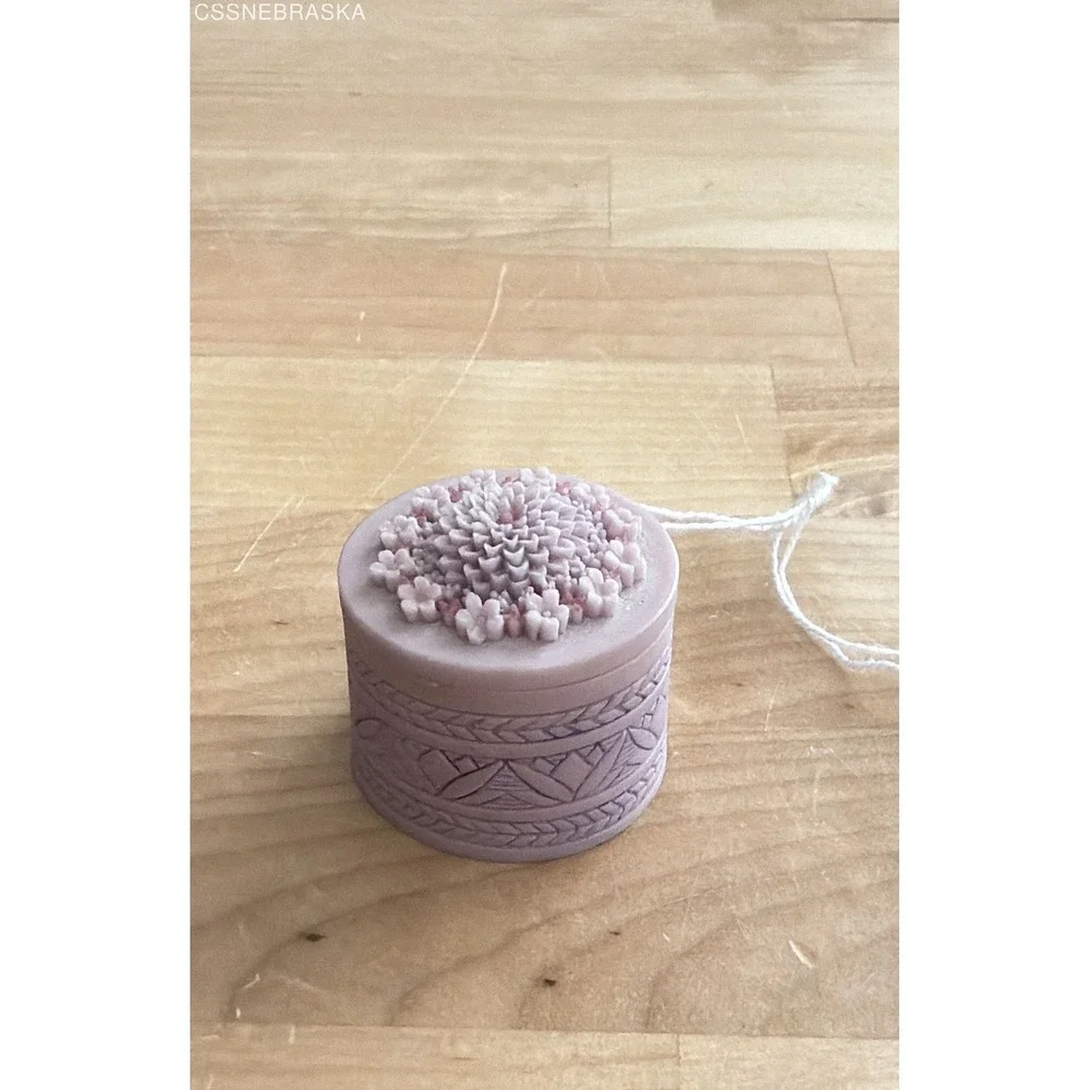 La Cache Small Round Pill Box Mauve Purple‎ Floral Textured Lid Trinket Jar